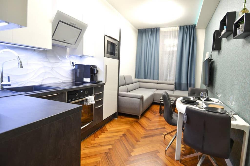 Brandly New Apartment Andel Praga Zewnętrze zdjęcie