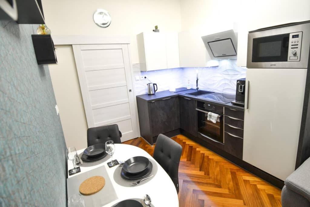 Brandly New Apartment Andel Praga Zewnętrze zdjęcie