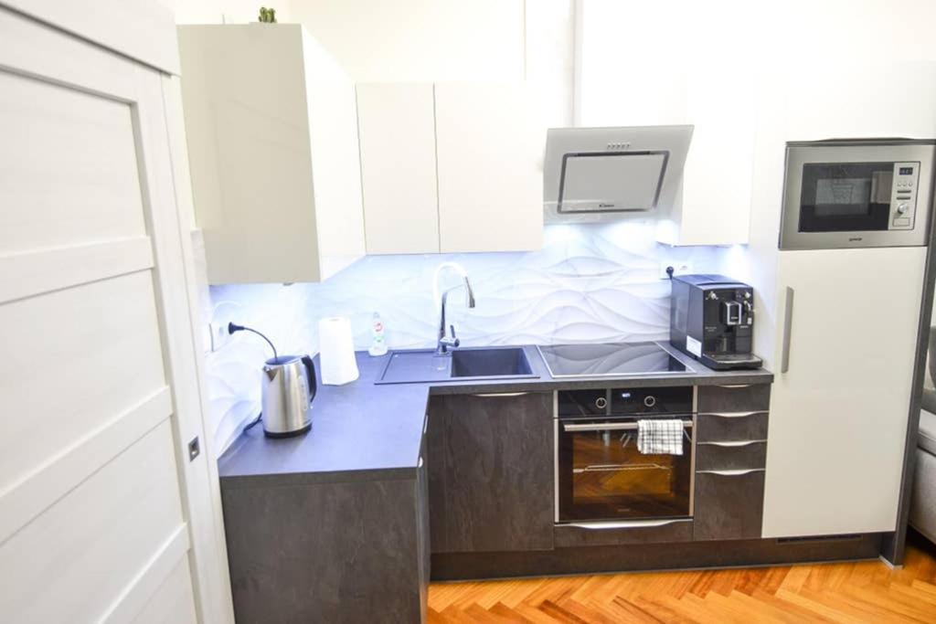Brandly New Apartment Andel Praga Zewnętrze zdjęcie