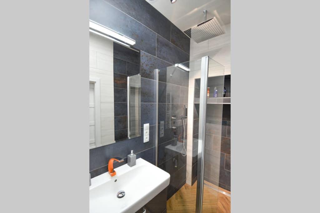 Brandly New Apartment Andel Praga Zewnętrze zdjęcie